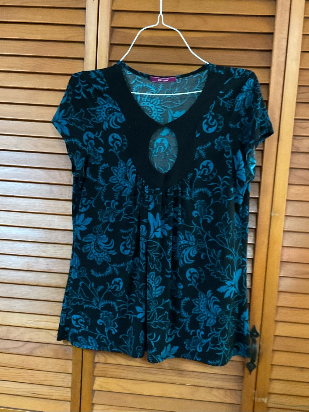 julie's closet Teal Floral Keyhole Tunic Top with Black Trim
